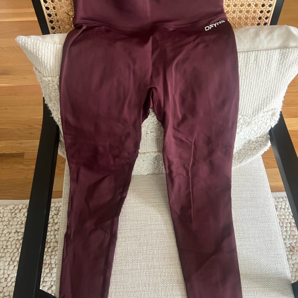 Defyne burgundy legging with scrunch butt